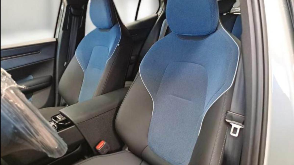 VOLVO Ex30 Single Motor Extended Range Rwd Plus