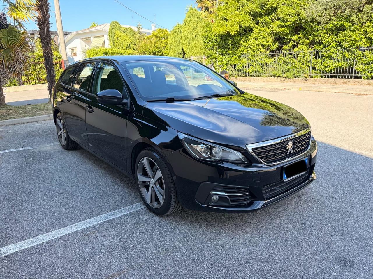 Peugeot 308 BlueHDi 130 S&S SW Allure