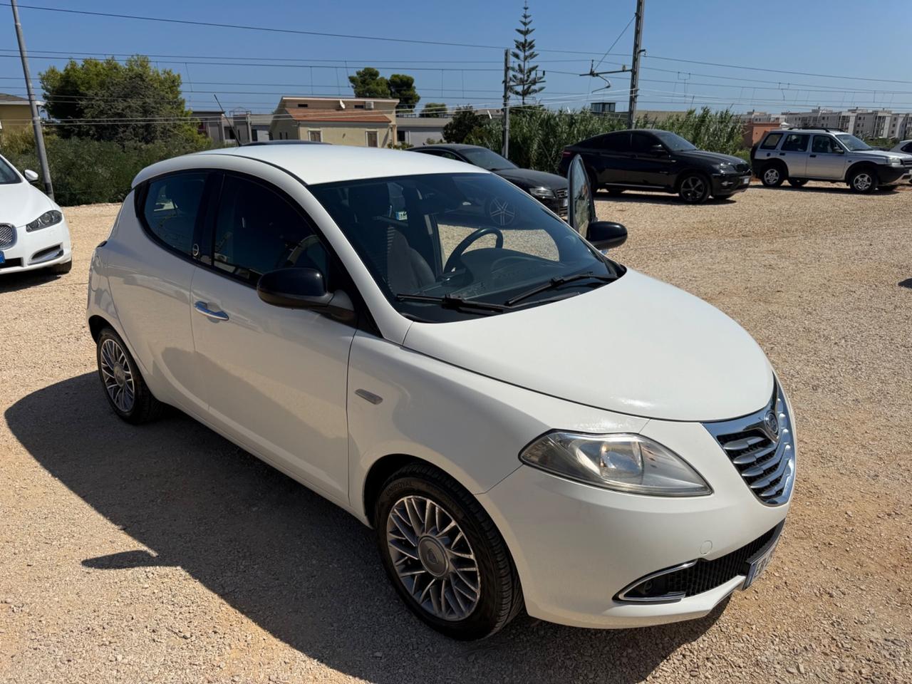 Lancia Ypsilon 1.2 69 CV 5 porte GPL 3.999€