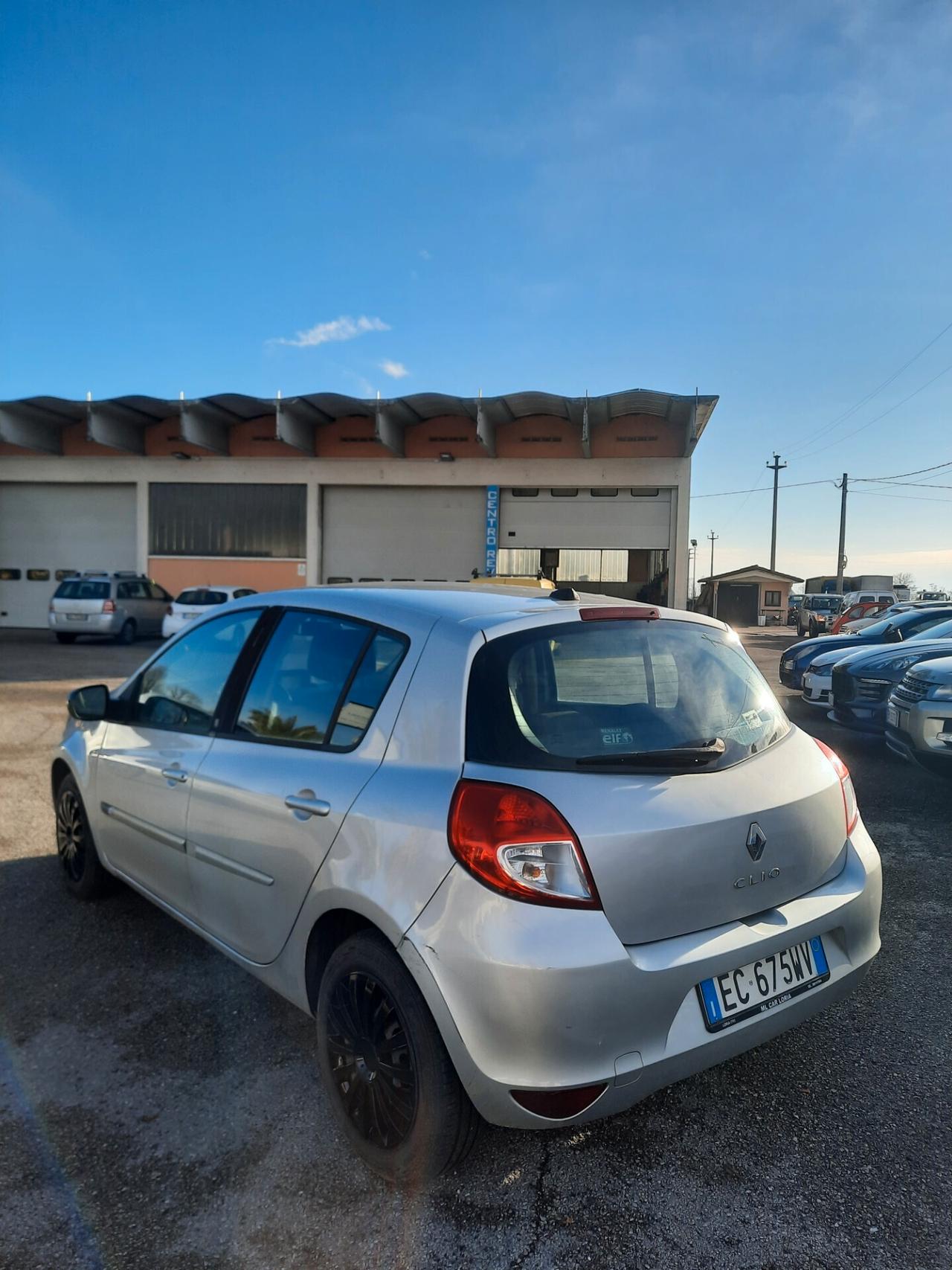 Renault Clio 1.2 16V 5 porte Dynamique OK NEOPATENTATI