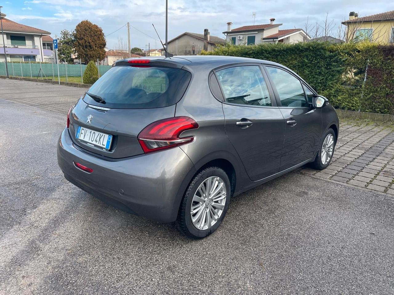 Peugeot 208 PureTech 82 5 porte Allure