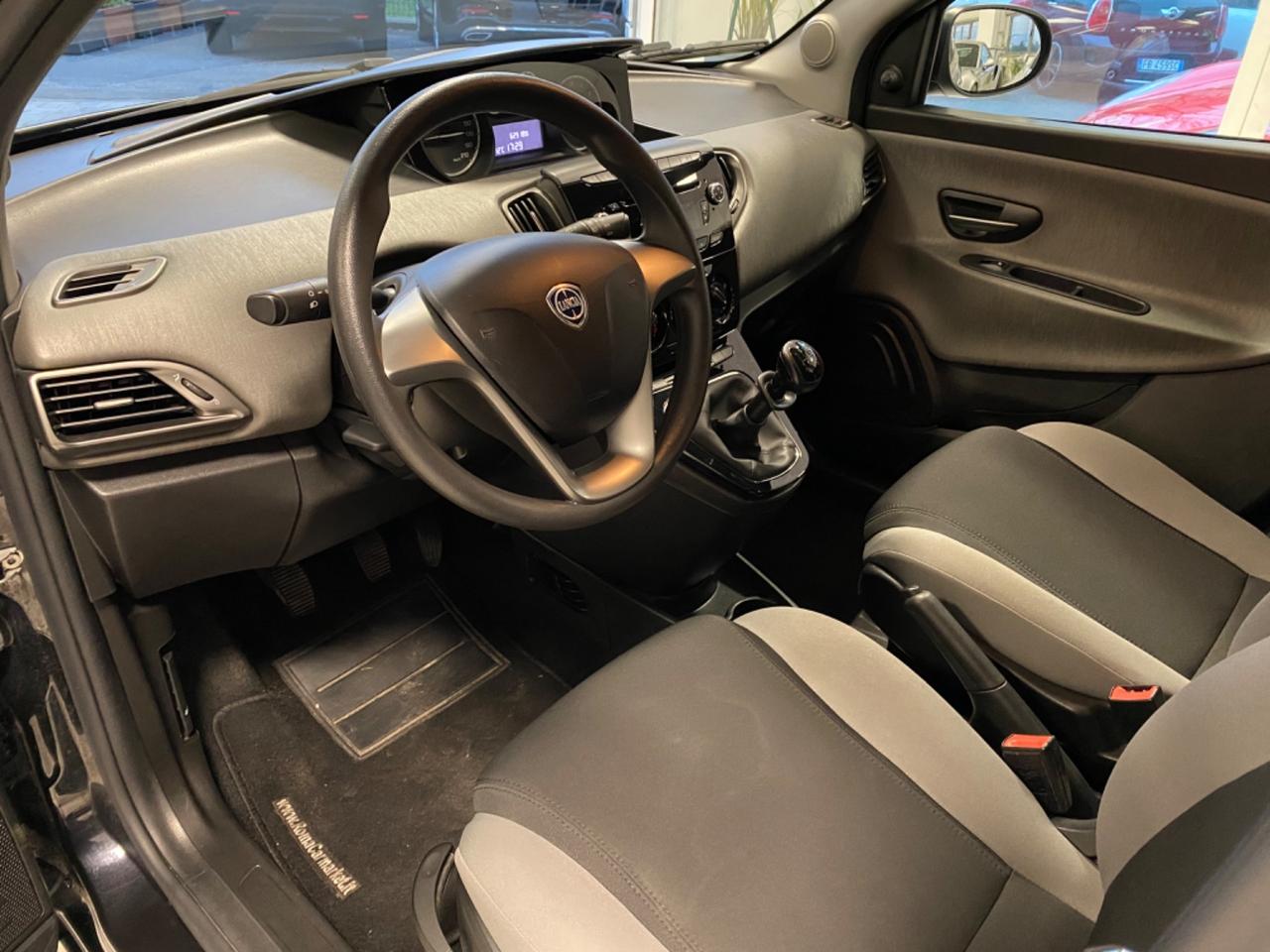 Lancia Ypsilon 1.2 69 CV 5 porte Silver