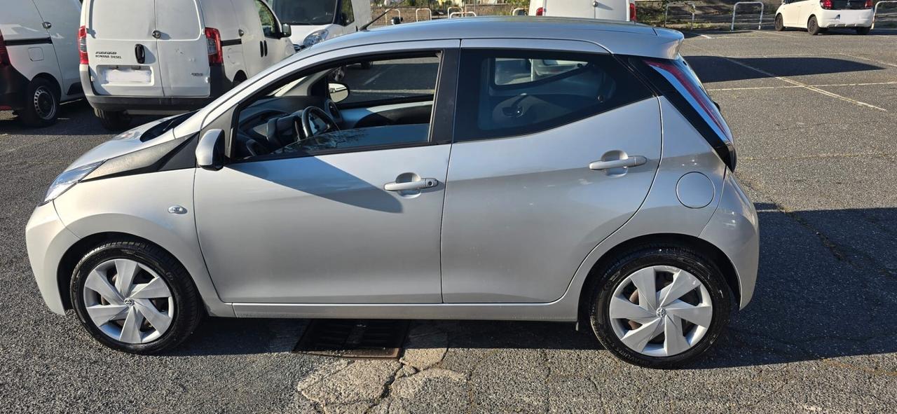 Toyota Aygo 1.0 VVT-i 72 CV 5 porte unipro garanzia permute finanziamenti