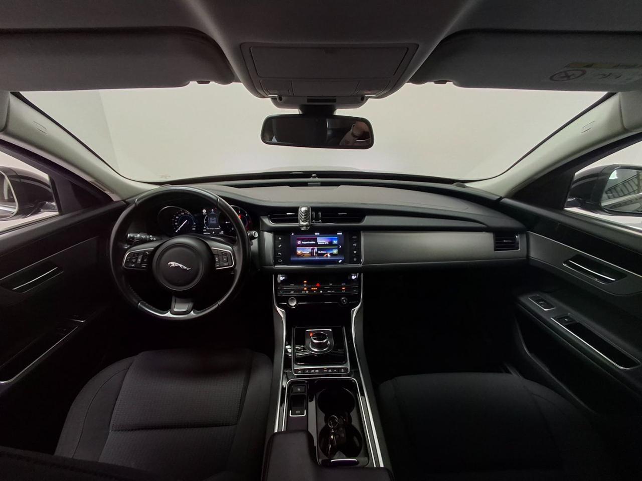 JAGUAR XF 2ª serie (X260) XF 2.0 D 180 CV aut...