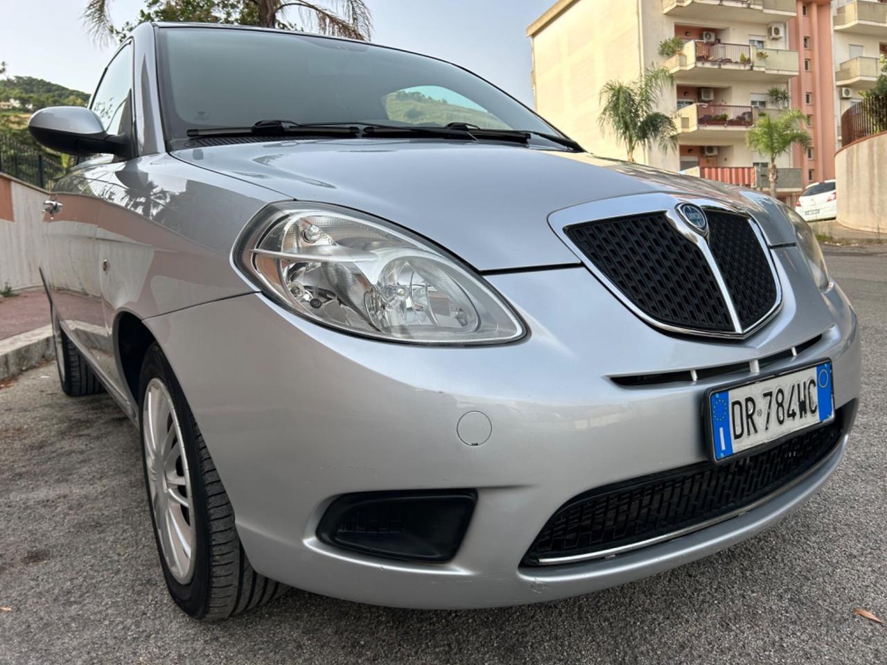 Lancia Ypsilon 1.3 MJT 75 CV Platino