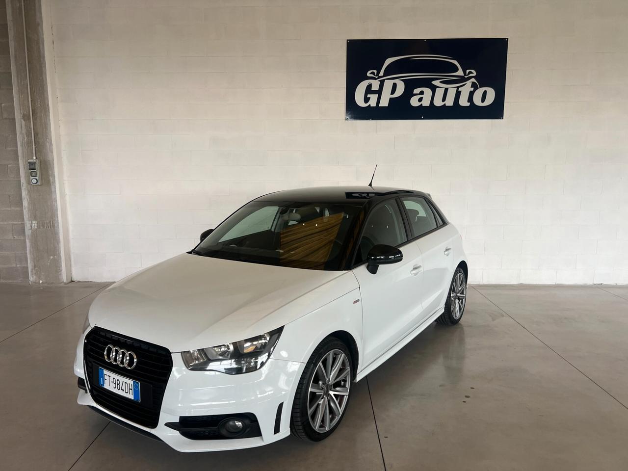 Audi A1 spb 1.6 tdi 90 cv S-LINE ESTERNO OK NEOPATENTATI