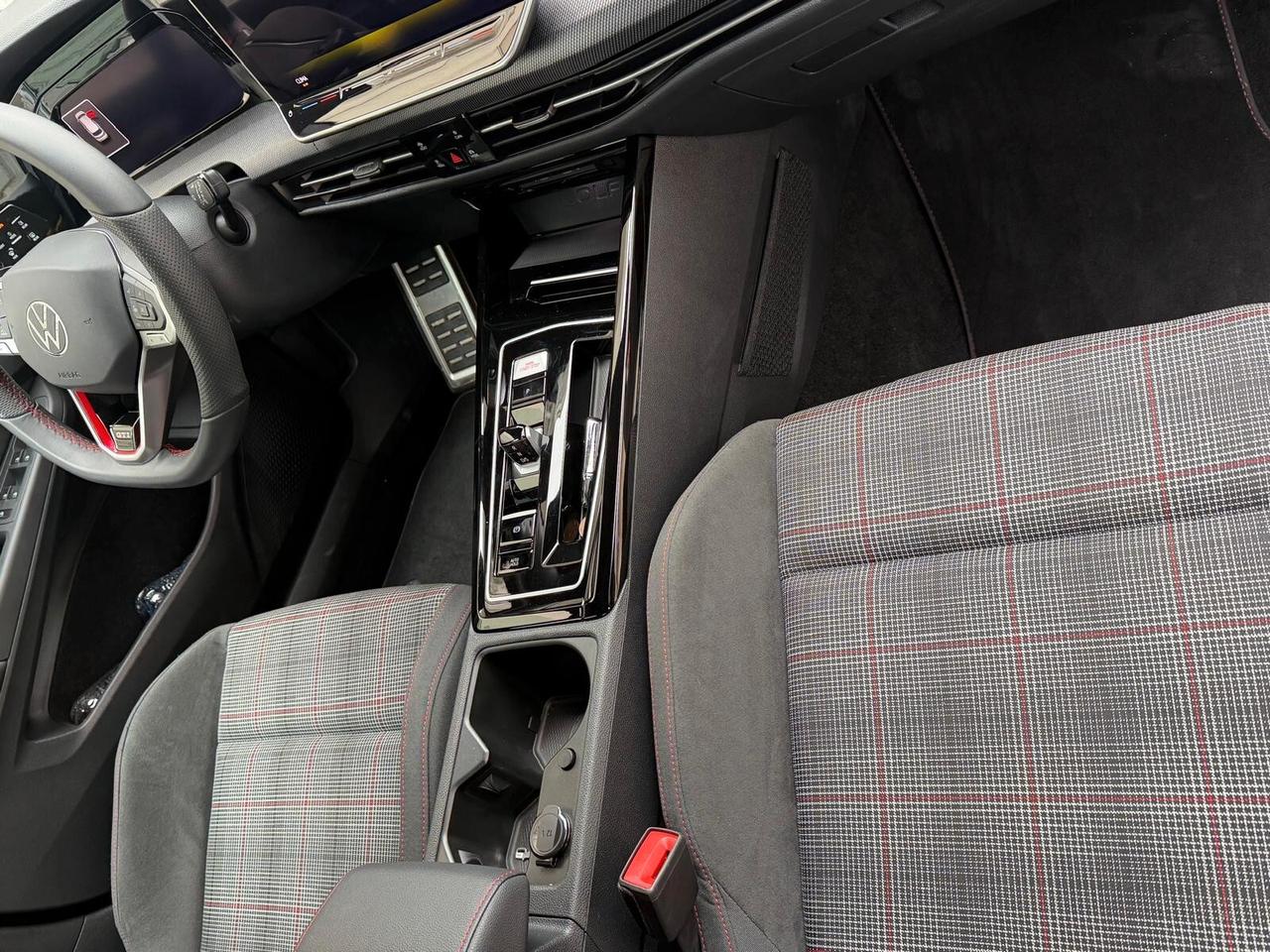 Volkswagen Golf 2.0 TSI GTI