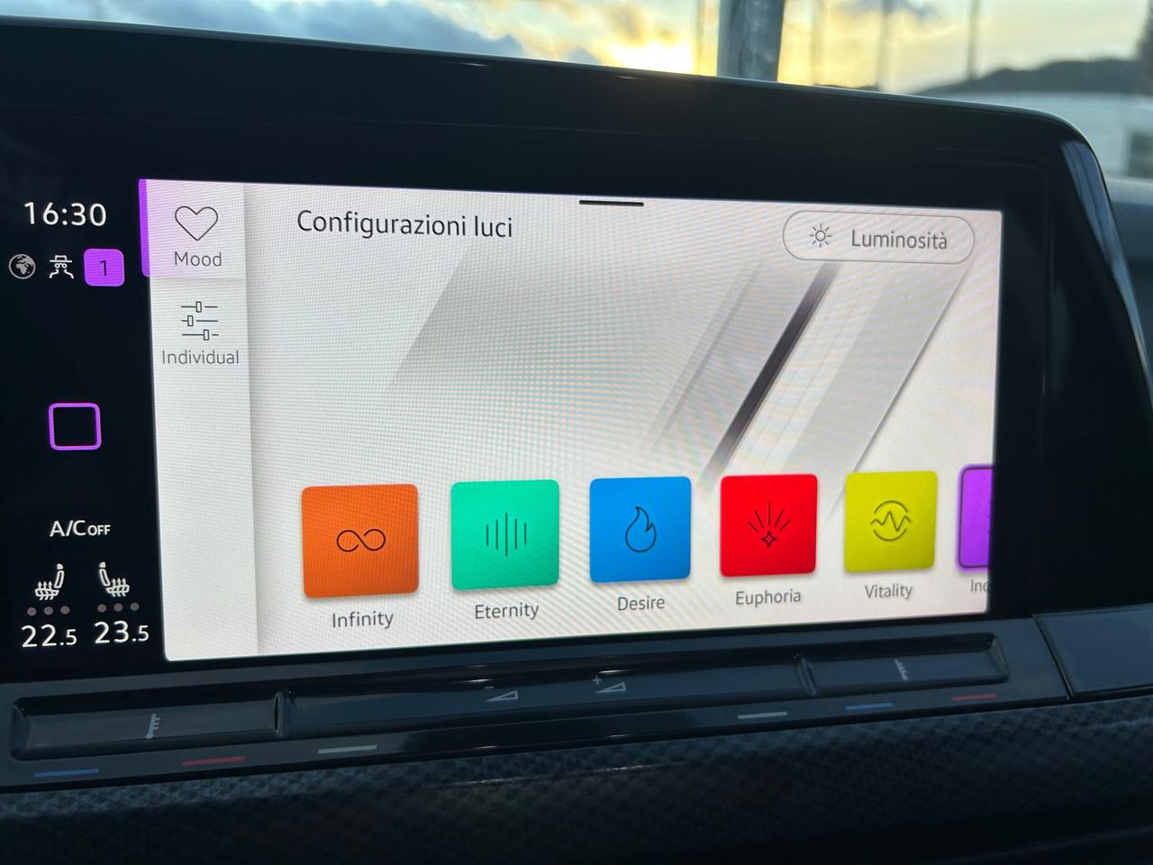 Volkswagen Golf 2.0 TDI 150 CV DSG SCR UNITED