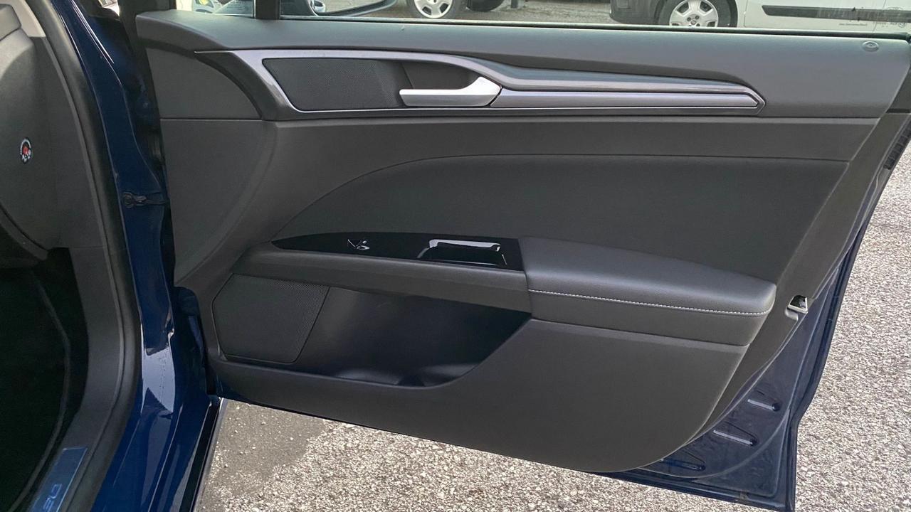 Ford Mondeo Full Hybrid 2.0 187 CV eCVT 4 porte Titanium Business