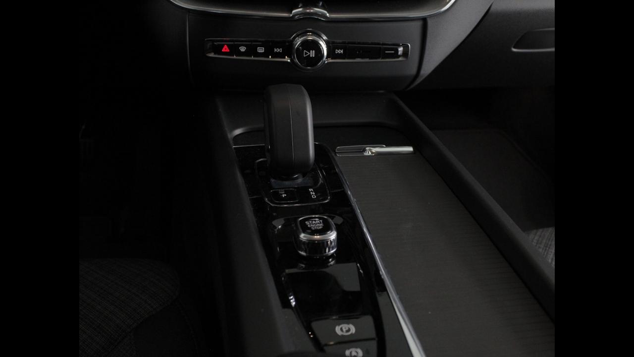 VOLVO XC60 CORE B4 AUT N1