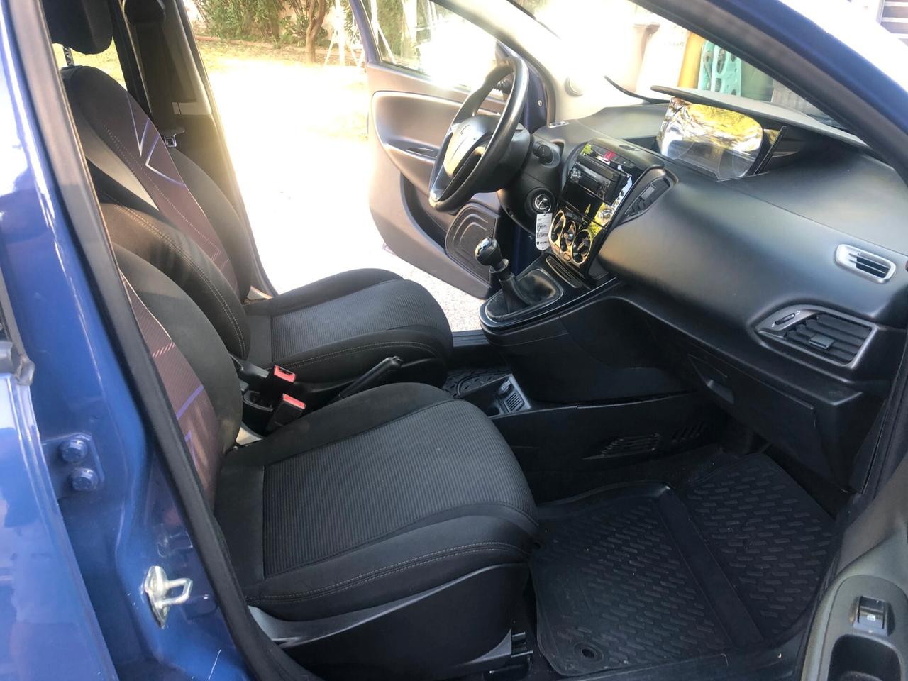 Lancia Ypsilon 1.2 69 CV 5 porte Unyca