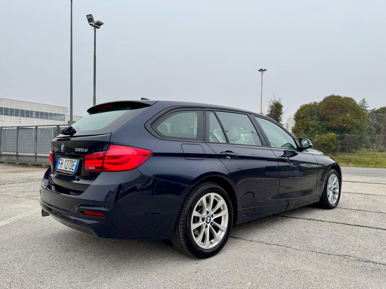 BMW 320d Automatic Touring XDRIVE - Navi 17