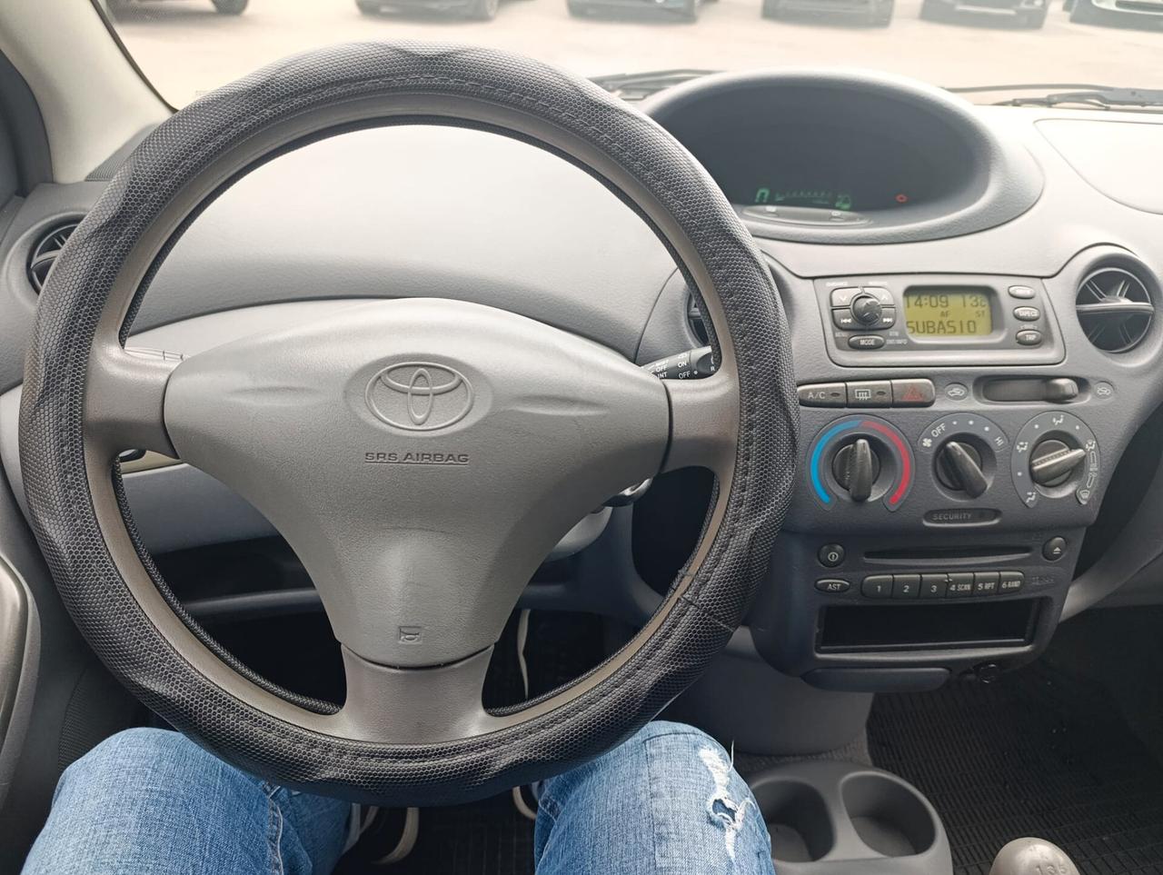 Toyota Yaris 1.0i 16V cat 5 porte Sol '03