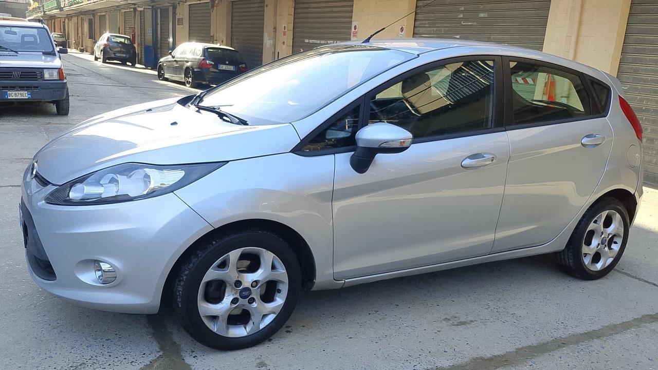 Ford Fiesta 1.4 16V 5p. Bz.- GPL Titanium Bs. 2012