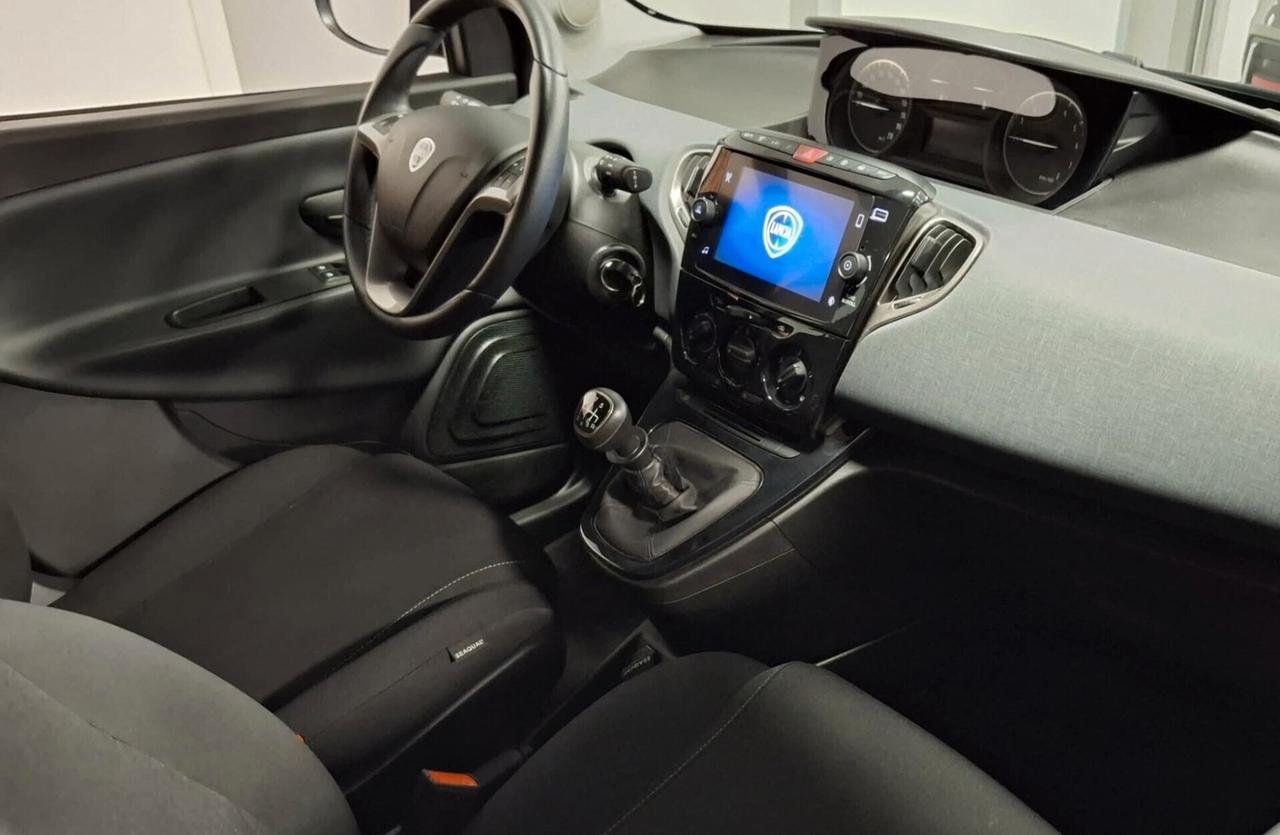 Lancia Ypsilon 1.0 hybrid gold plus full optional