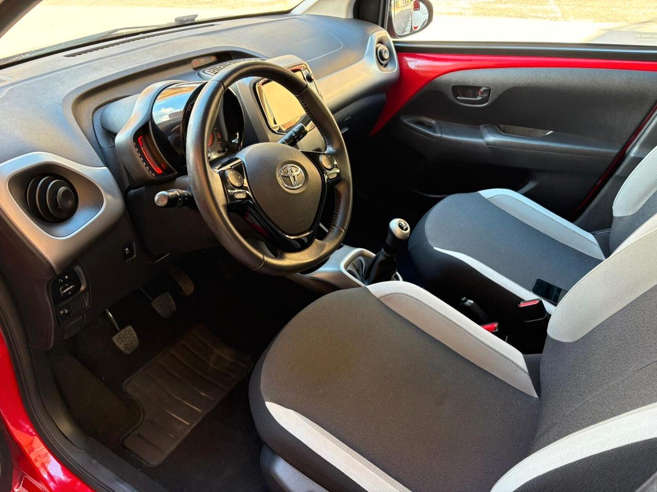 Toyota Aygo 1.0 VVT-i 69 CV 5 porte x-clusiv