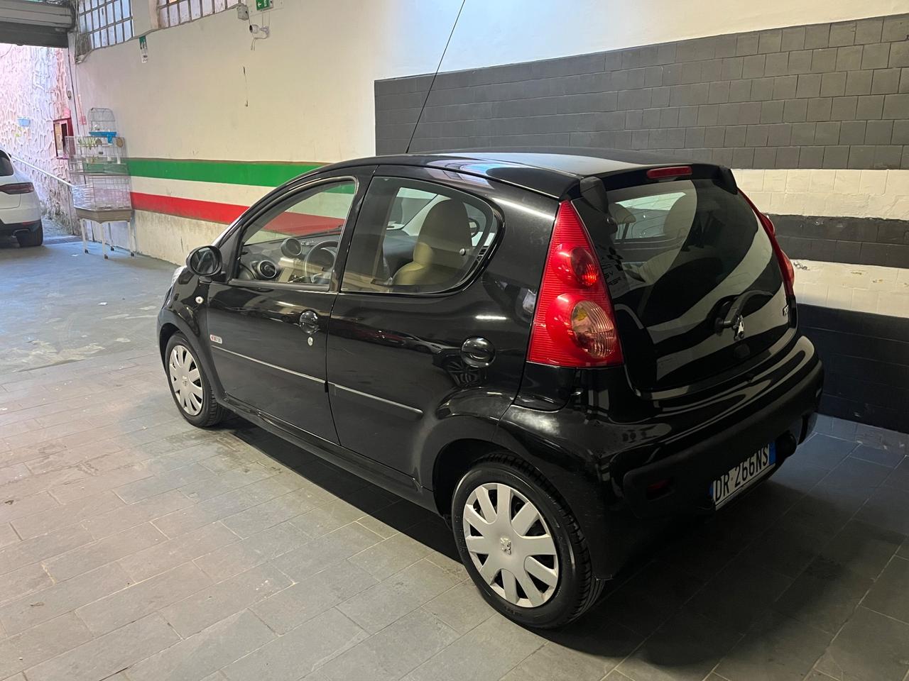 Peugeot 107 1.0 68CV 5p. Sweet Years 2Tronic