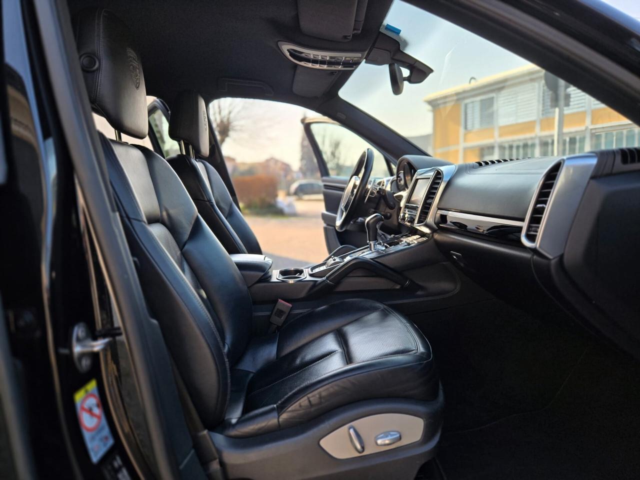 Porsche cayenne 3.0 V6 TDI platinum edition