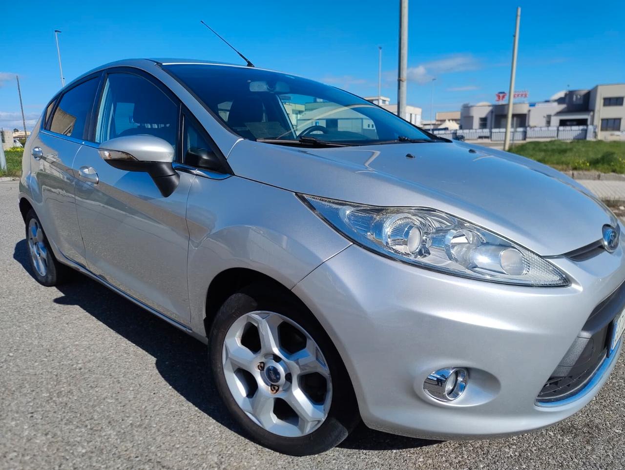 Ford Fiesta 1.4 TDCi 68CV 5 porte Titanium