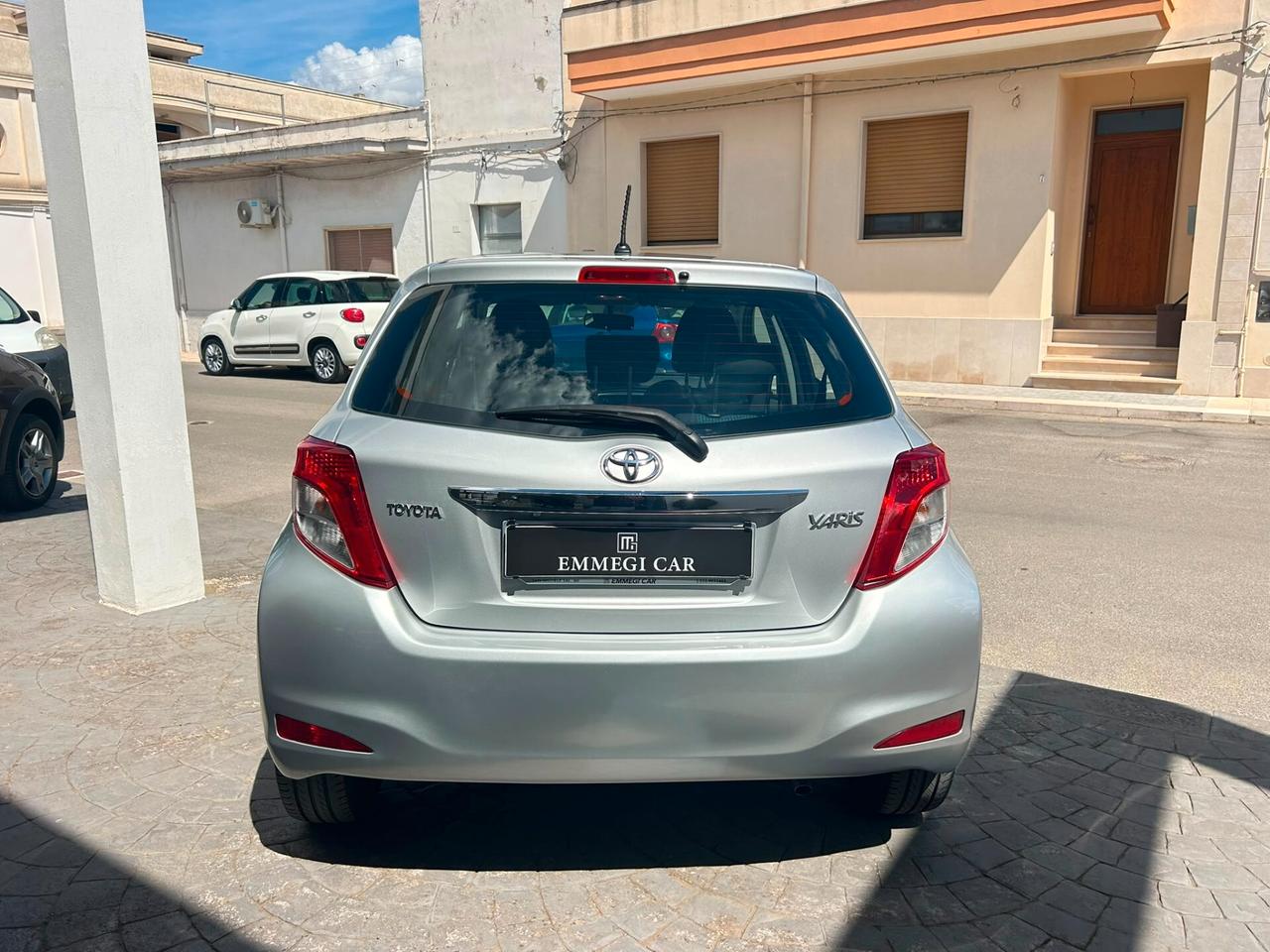 Toyota Yaris 1.0 51 Kw 5P LOUNGE RET. - 2012