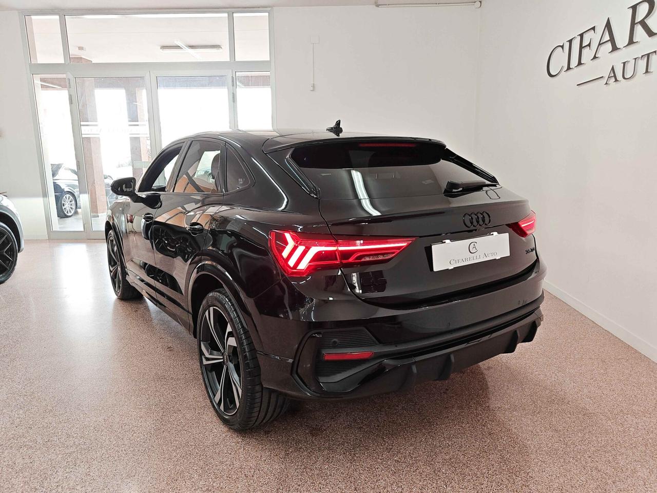 Audi Q3 SPB 35 TDI S tronic Identity Black S-Line