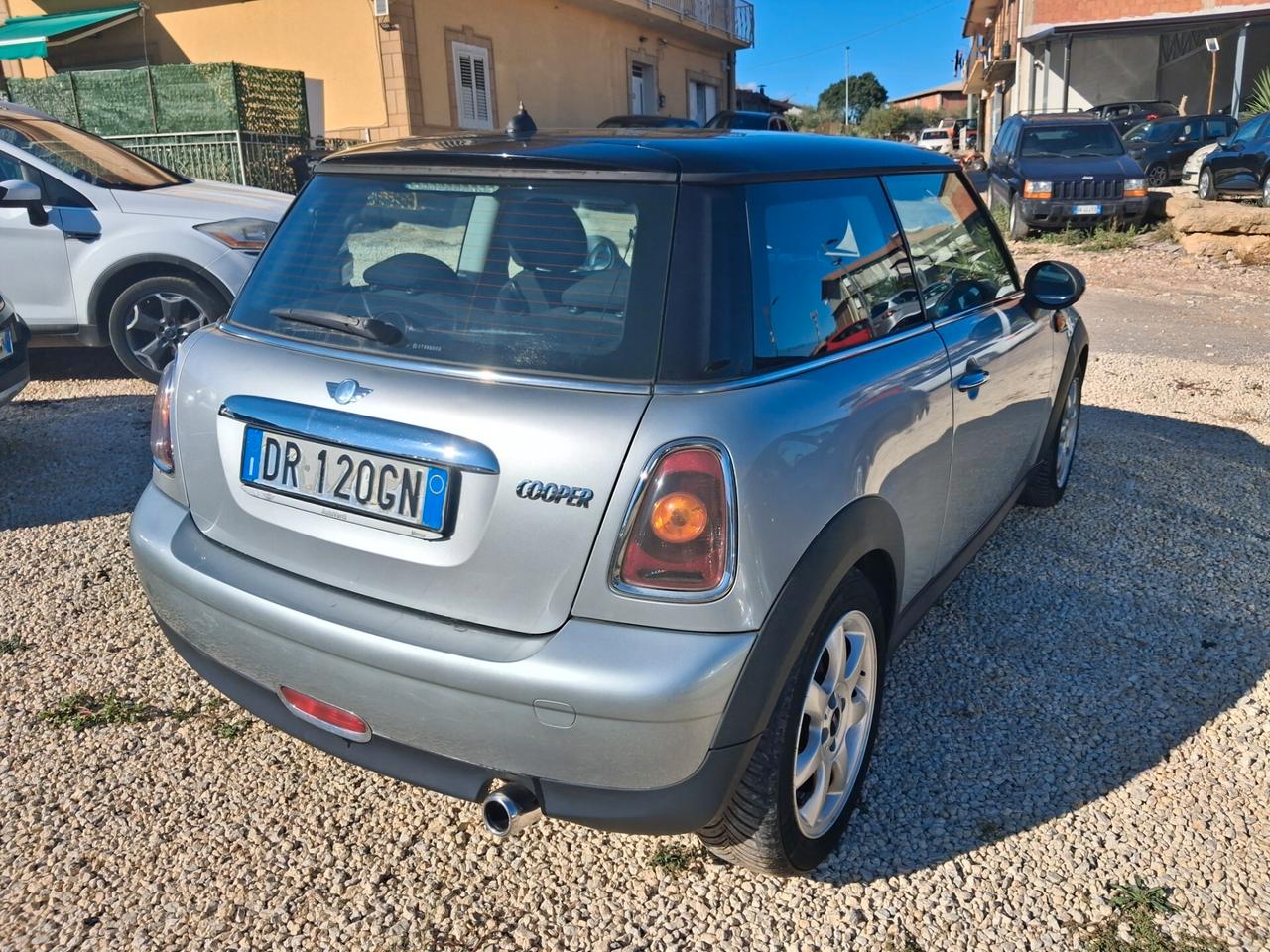 Mini Cooper 1.6 benzina tenuta benissimo