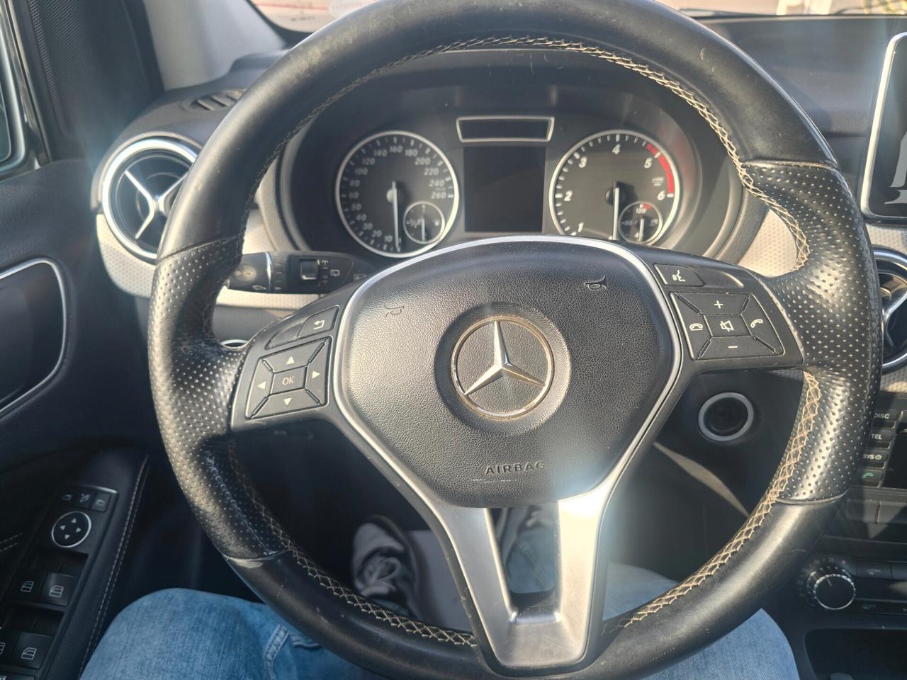 Mercedes-benz B 180 200 CDI BlueEFFICIENCY Executive