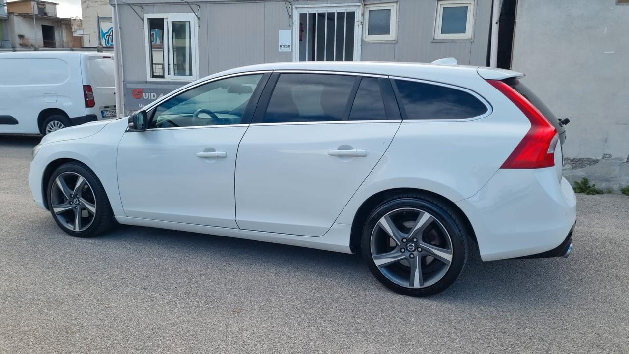 Volvo V60 D4 Geartronic R-design Momentum