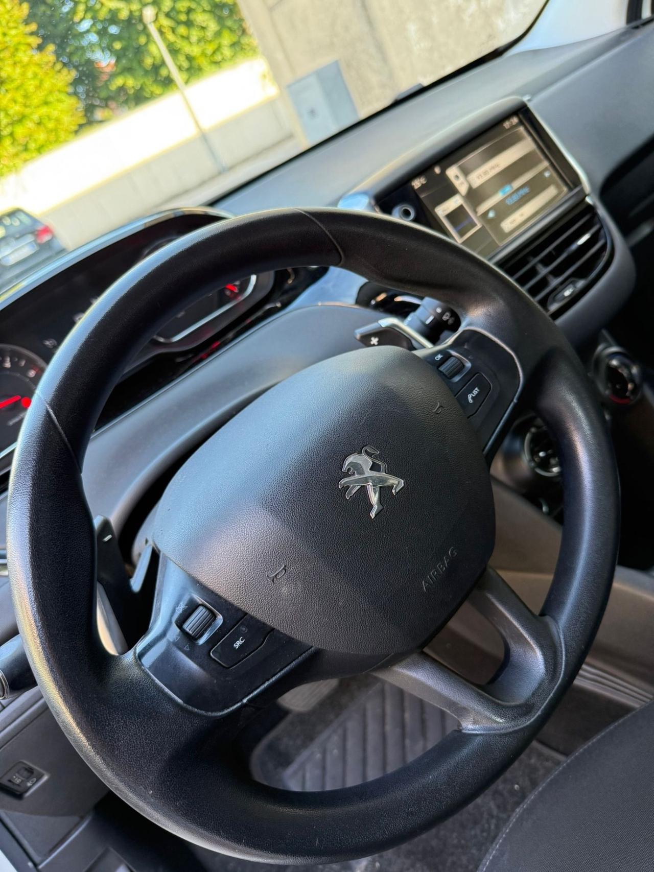 Peugeot 208 1.4 e-HDi 68 CV S&S robotizzato 5 porte Active