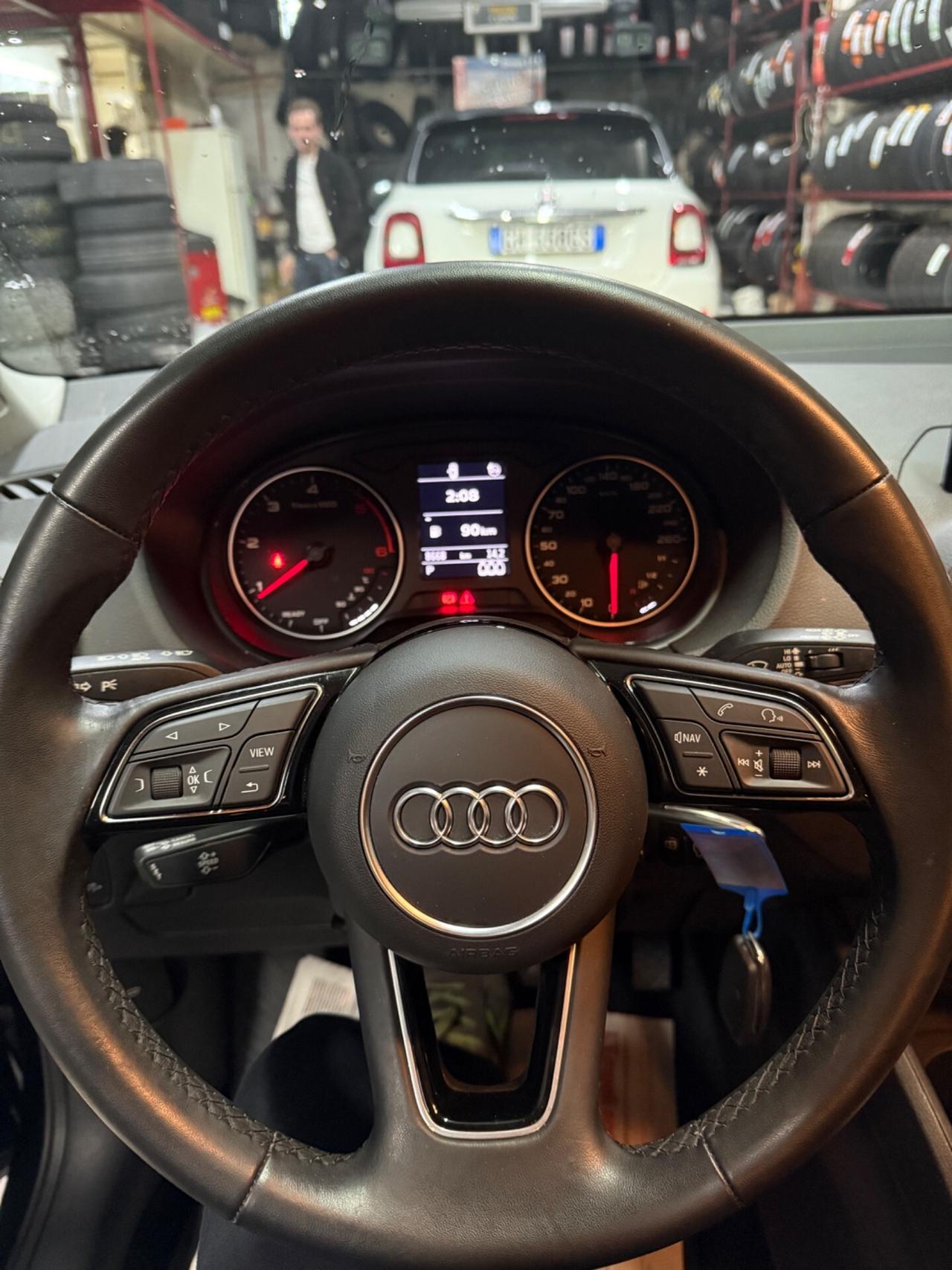 Audi Q2 30 TDI S tronic identity BLACK
