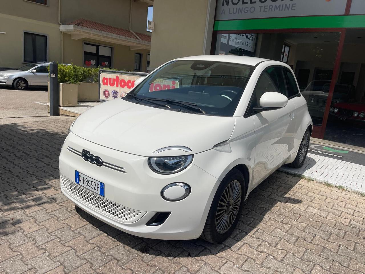 Fiat 500 500e Berlina 42 kWh La Prima