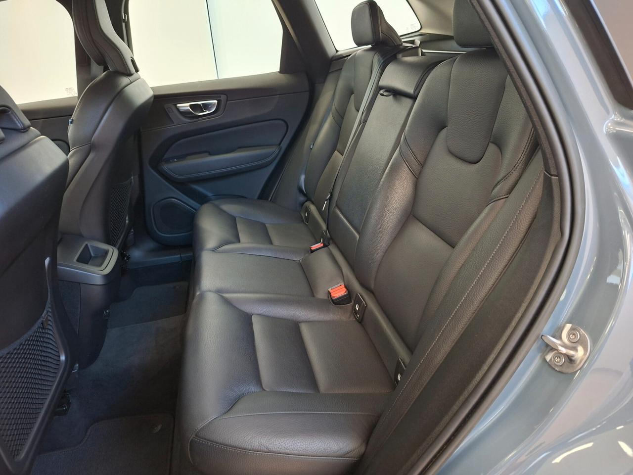 Volvo XC 60 XC60 B4 (d) automatico Momentum awd