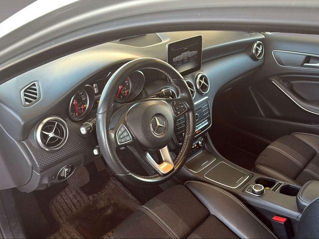 MERCEDES-BENZ A 200 D Urban 4 Matic