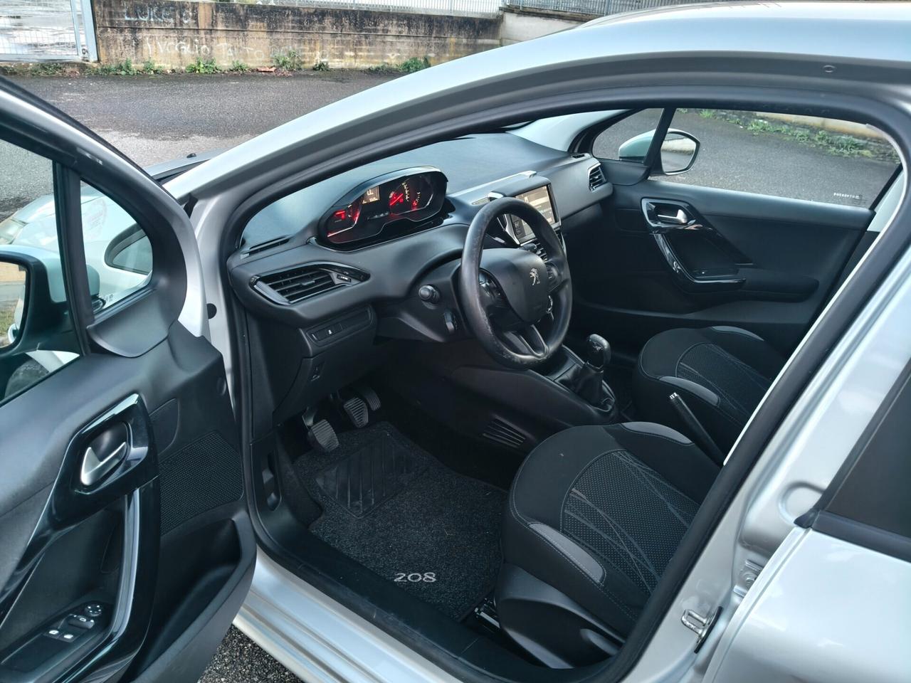 Peugeot 208 1.2 5 porte 2014 SOLO 137.000 KM