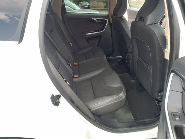 VOLVO XC60 DRIVe kINETIC 163 cv
