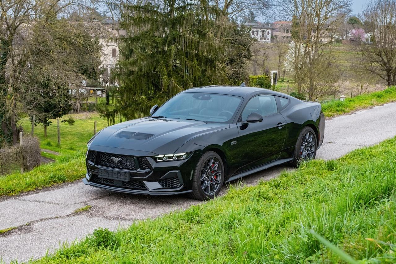 Ford Mustang GT COUPE' PREMIUM 2026