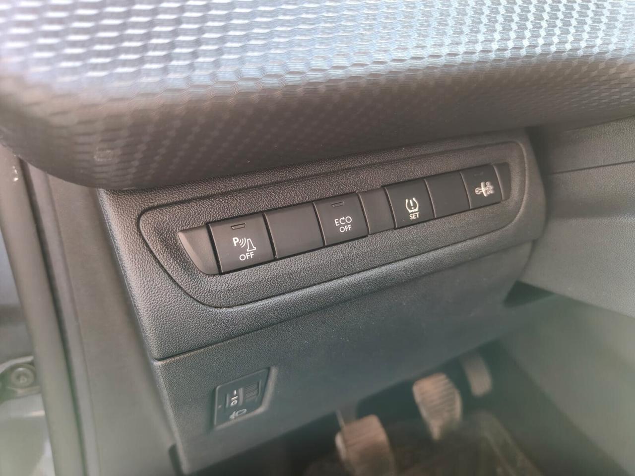 Peugeot 2008 1.6 HDI – Allure - 2014