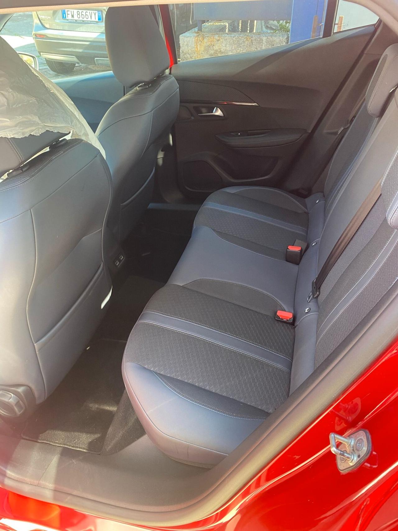 Peugeot 2008 PureTech 130 S&S Allure Navi Pack