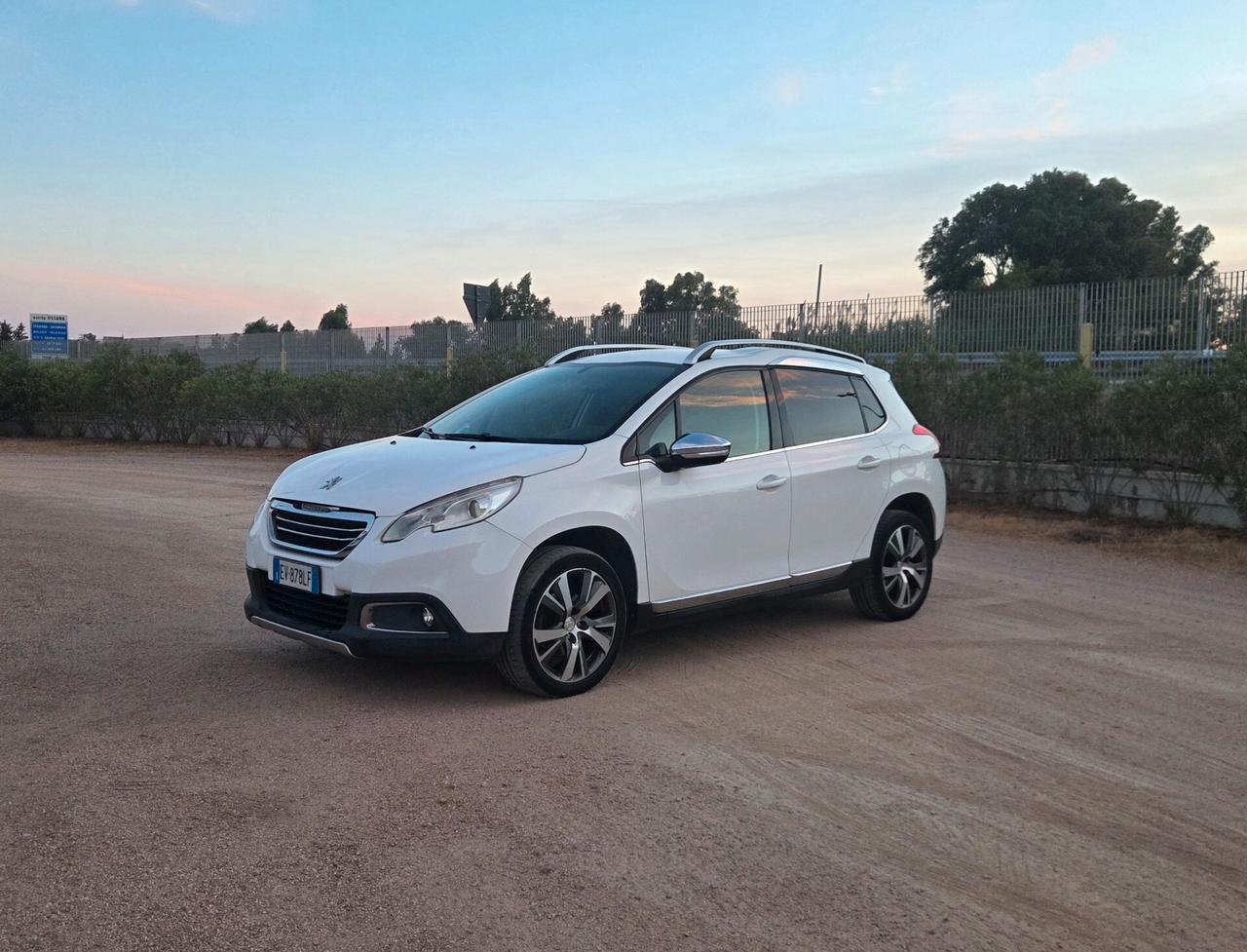 Peugeot 2008 1.6 e-HDi 115 CV Stop&Start Féline