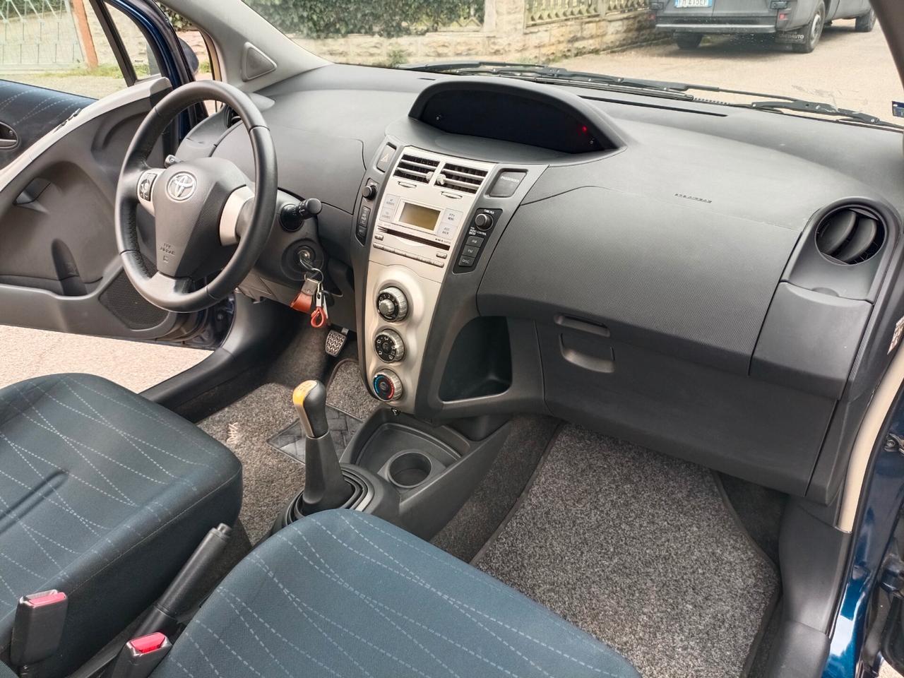 Toyota Yaris 1.0 3 porte Sol