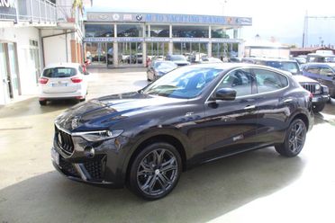 MASERATI - Levante