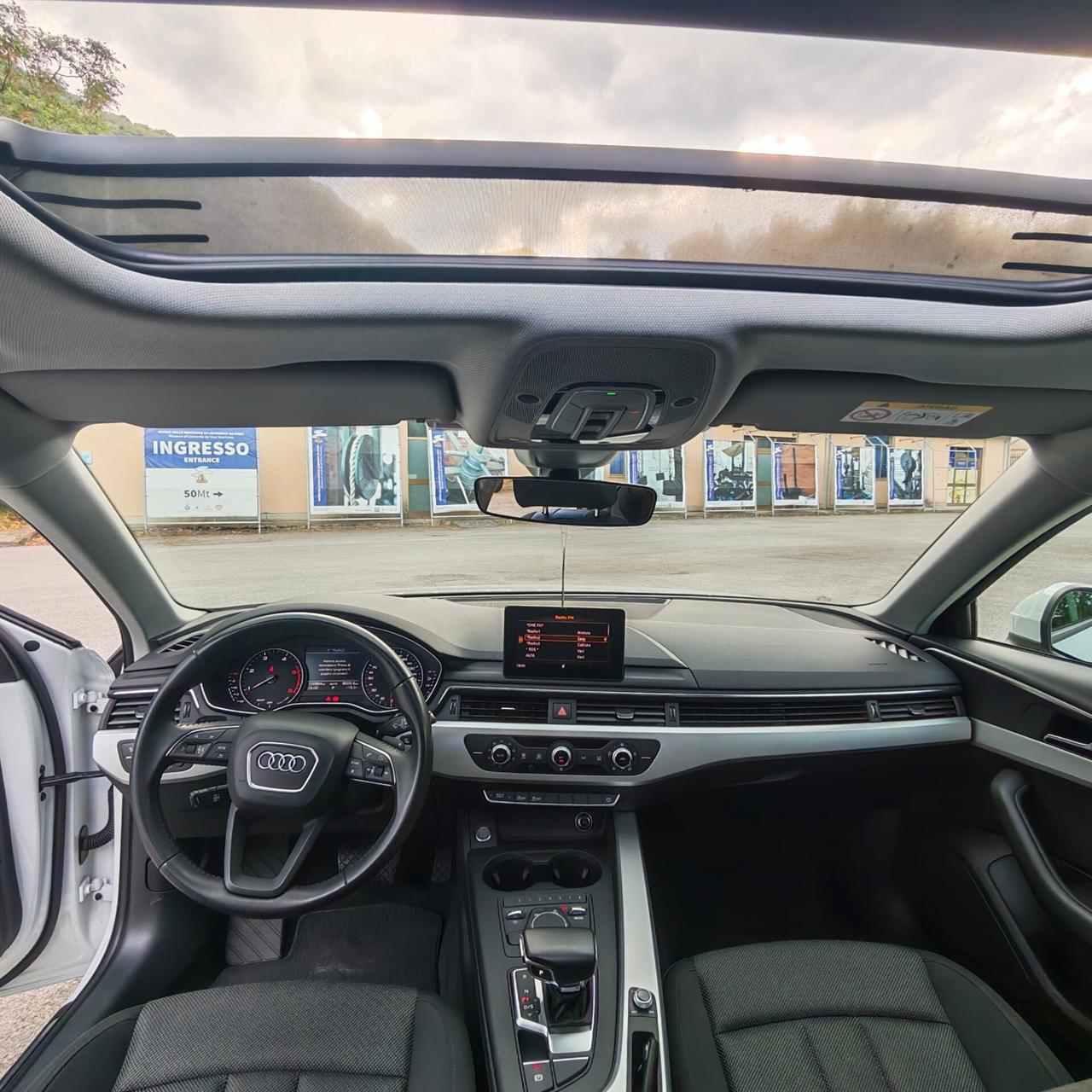 Audi A4 Avant 2.0 tdi ultra 150cv s-tronic TETTO PANORAMICO E APRIBILE