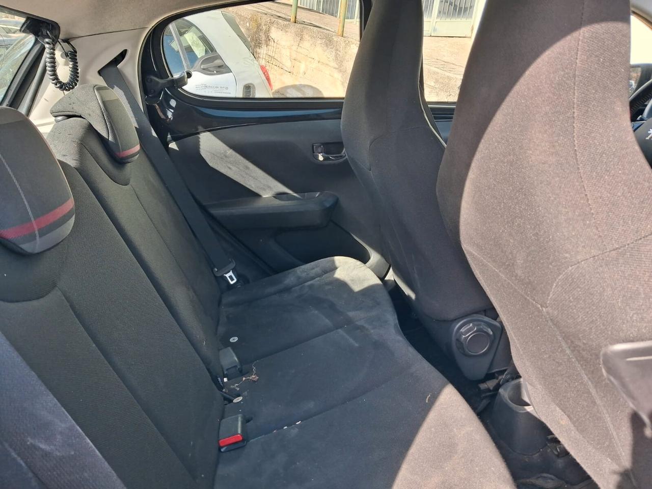 Peugeot 108 VTi 82 CV 5 porte Allure