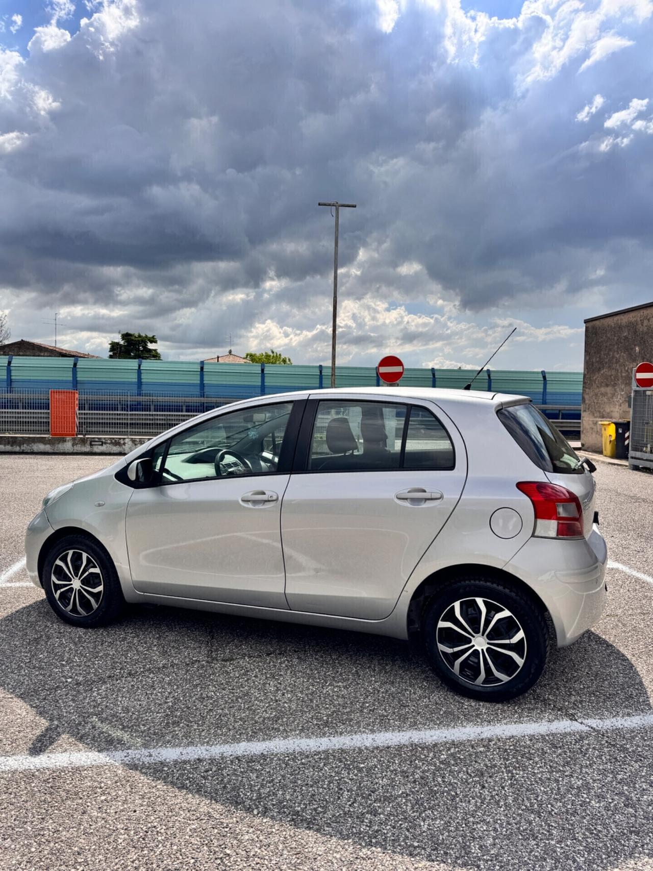 Toyota Yaris 1.3 5 porte 2011