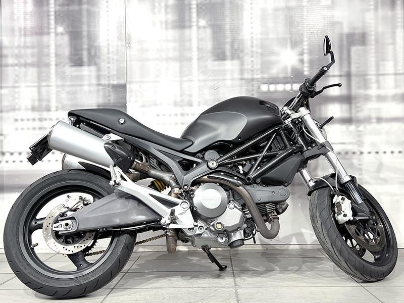 Ducati Monster 696