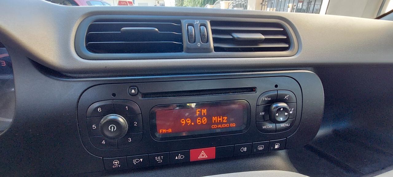 PANDA 900 NATURAL POWER METANO DI SERIE X NEOPATENTATI LEGA IMPECCABILE NUOVA