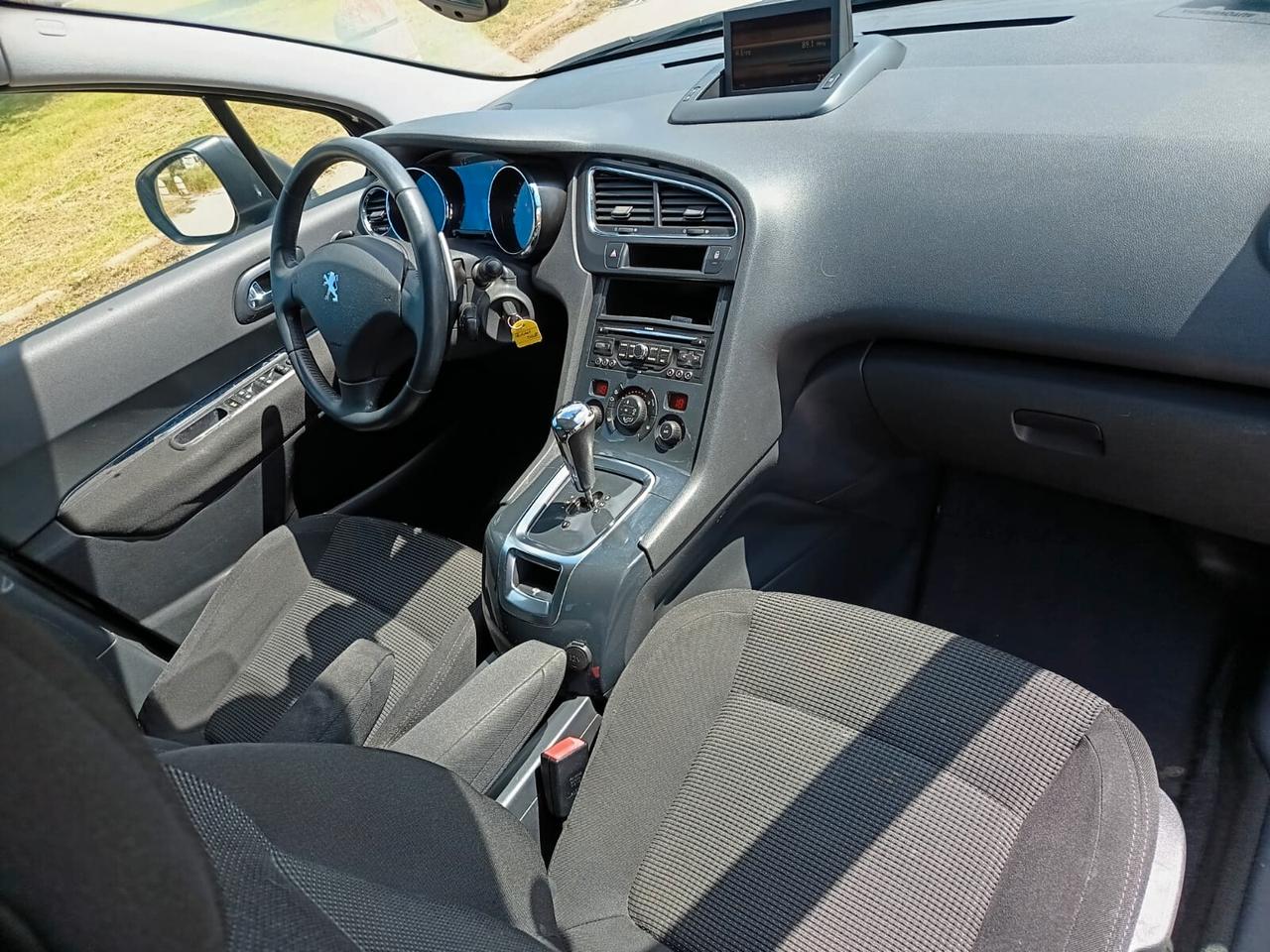 Peugeot 5008 1.6 HDi 110CV cambio robotizzato Féline
