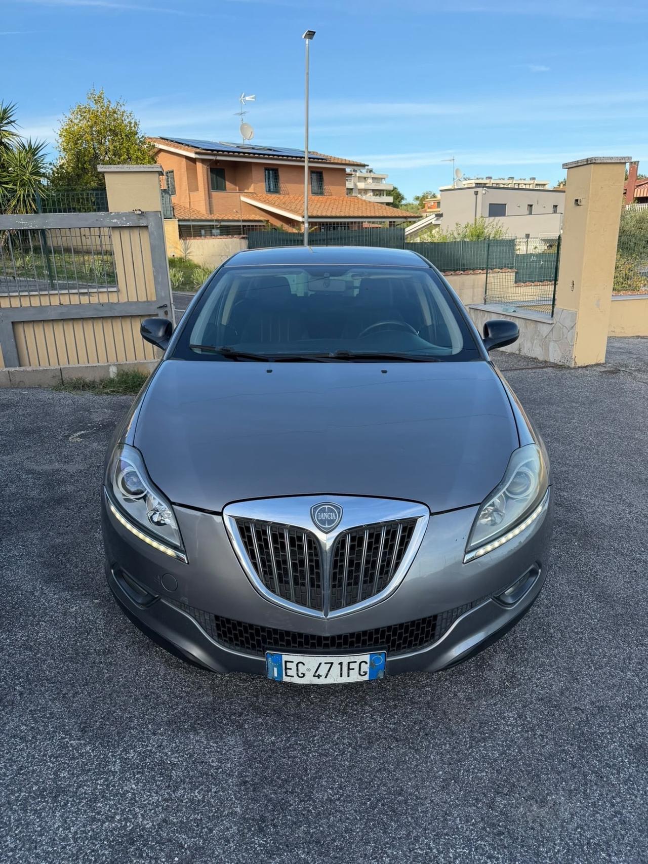 Lancia Delta 1.6 MJT DPF 105 CV Silver