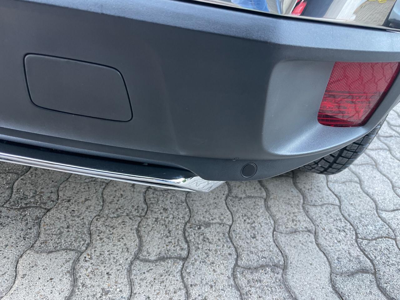 Peugeot 3008 BlueHDi cambio manuale sensori parcheggio ant-vetri privacy