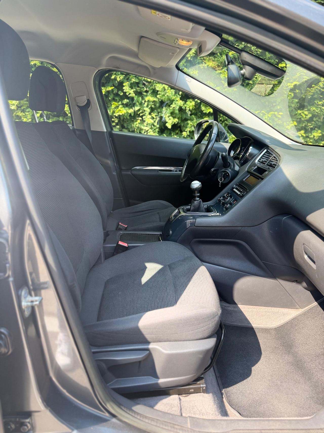 Peugeot 5008 1.6 HDI 115cv 7 POSTI